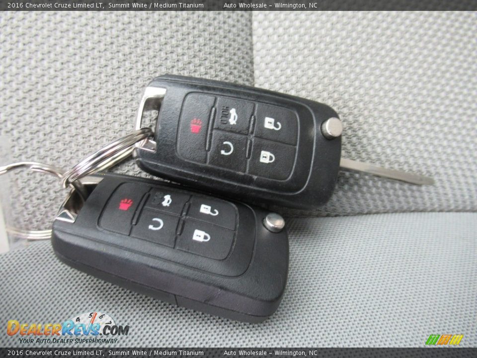 2016 Chevrolet Cruze Limited LT Summit White / Medium Titanium Photo #20