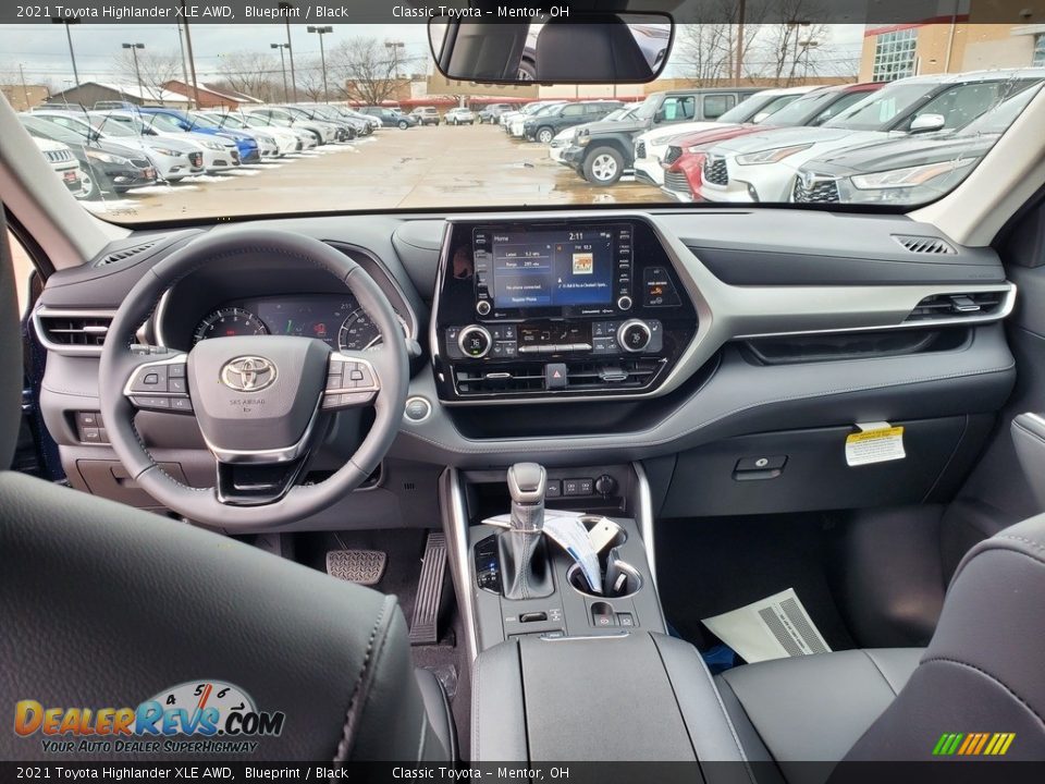 2021 Toyota Highlander XLE AWD Blueprint / Black Photo #4