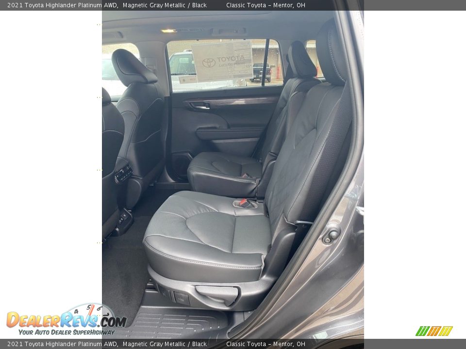 Rear Seat of 2021 Toyota Highlander Platinum AWD Photo #3