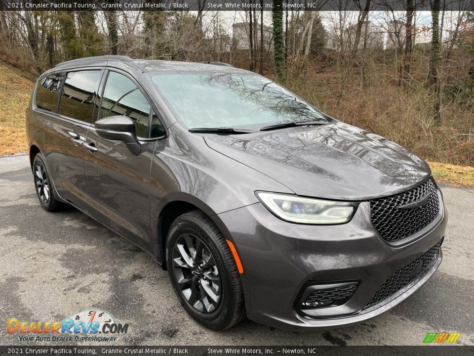 Front 3/4 View of 2021 Chrysler Pacifica Touring Photo #4