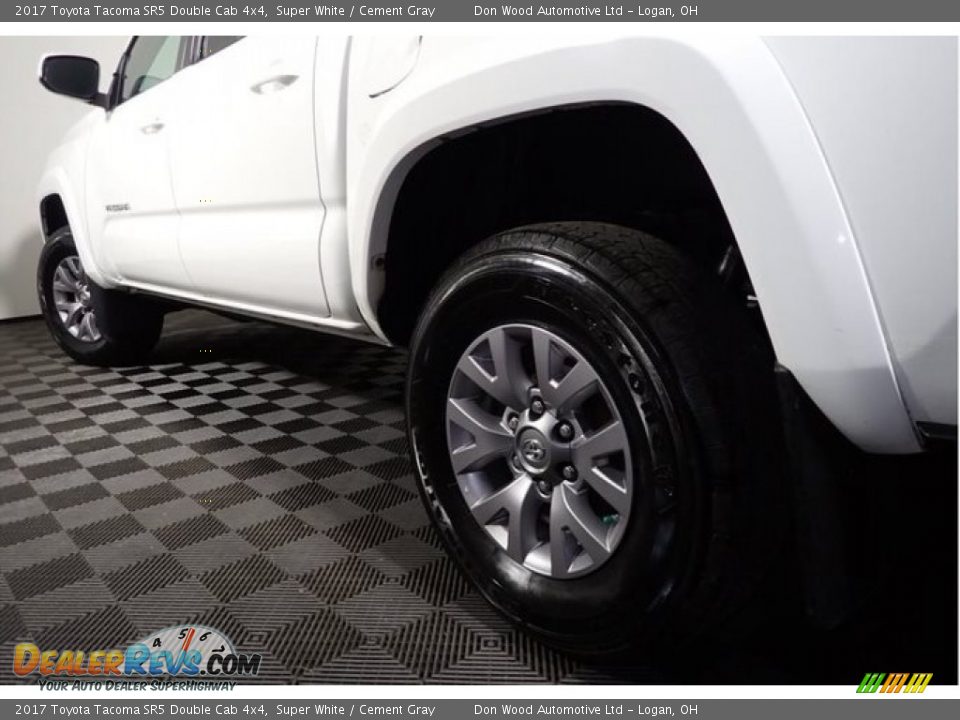 2017 Toyota Tacoma SR5 Double Cab 4x4 Super White / Cement Gray Photo #9