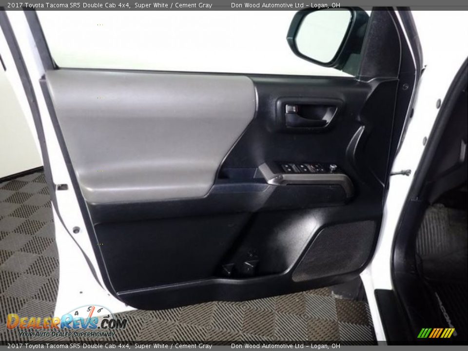 2017 Toyota Tacoma SR5 Double Cab 4x4 Super White / Cement Gray Photo #15
