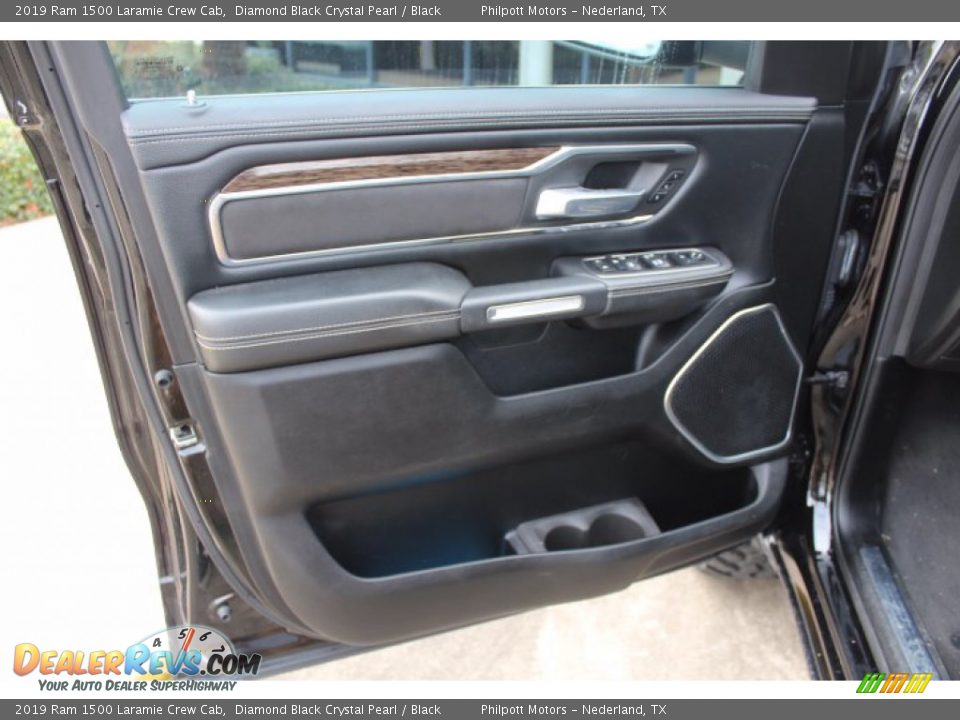 2019 Ram 1500 Laramie Crew Cab Diamond Black Crystal Pearl / Black Photo #10