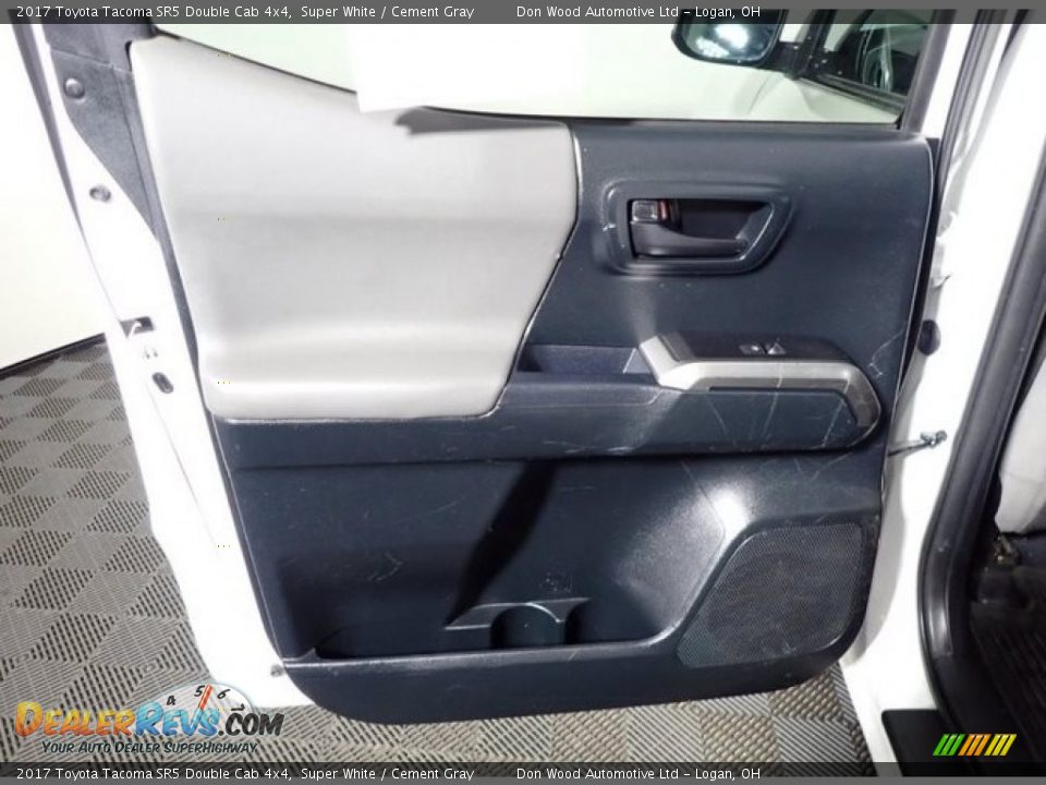 2017 Toyota Tacoma SR5 Double Cab 4x4 Super White / Cement Gray Photo #17
