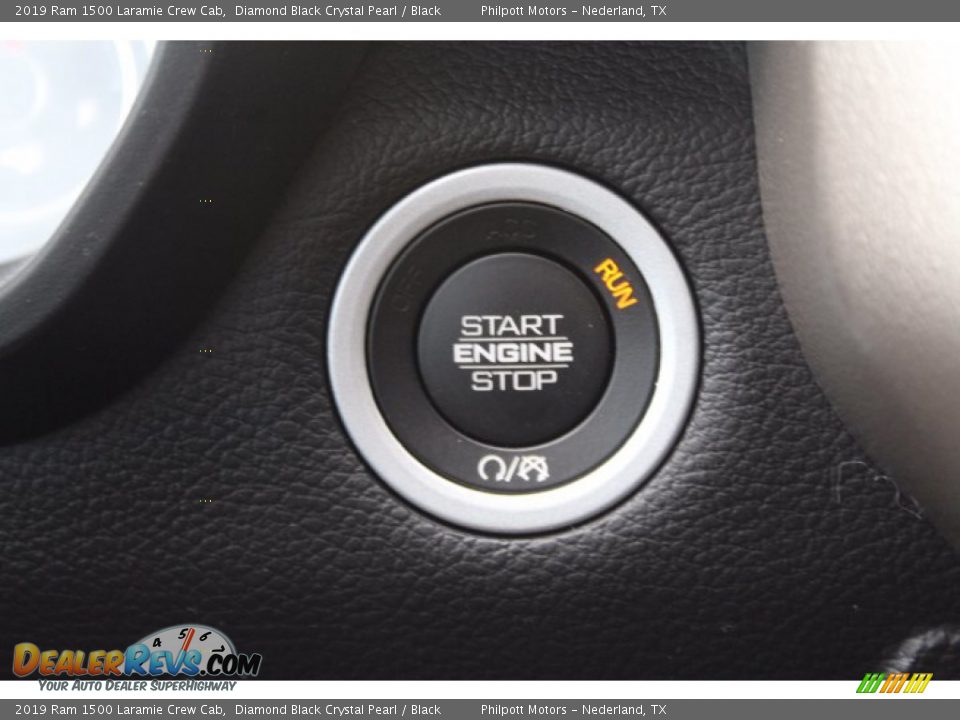 2019 Ram 1500 Laramie Crew Cab Diamond Black Crystal Pearl / Black Photo #18
