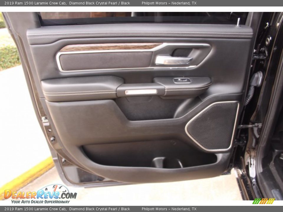 2019 Ram 1500 Laramie Crew Cab Diamond Black Crystal Pearl / Black Photo #20