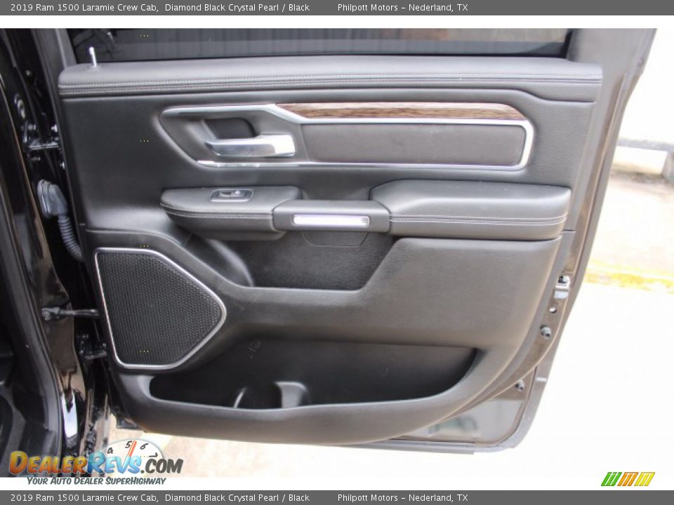 2019 Ram 1500 Laramie Crew Cab Diamond Black Crystal Pearl / Black Photo #25