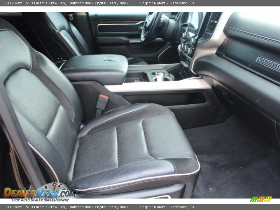2019 Ram 1500 Laramie Crew Cab Diamond Black Crystal Pearl / Black Photo #28