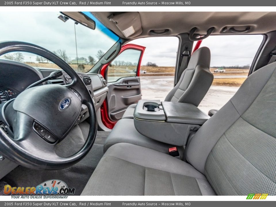 Front Seat of 2005 Ford F350 Super Duty XLT Crew Cab Photo #19