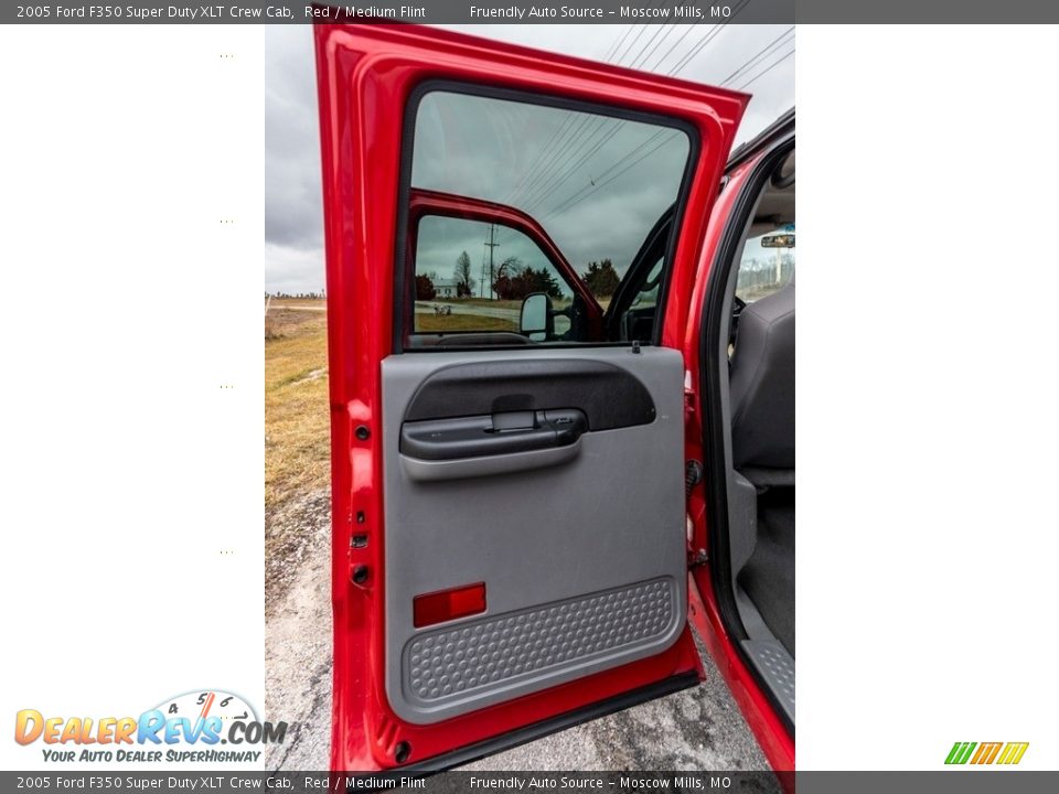 Door Panel of 2005 Ford F350 Super Duty XLT Crew Cab Photo #22