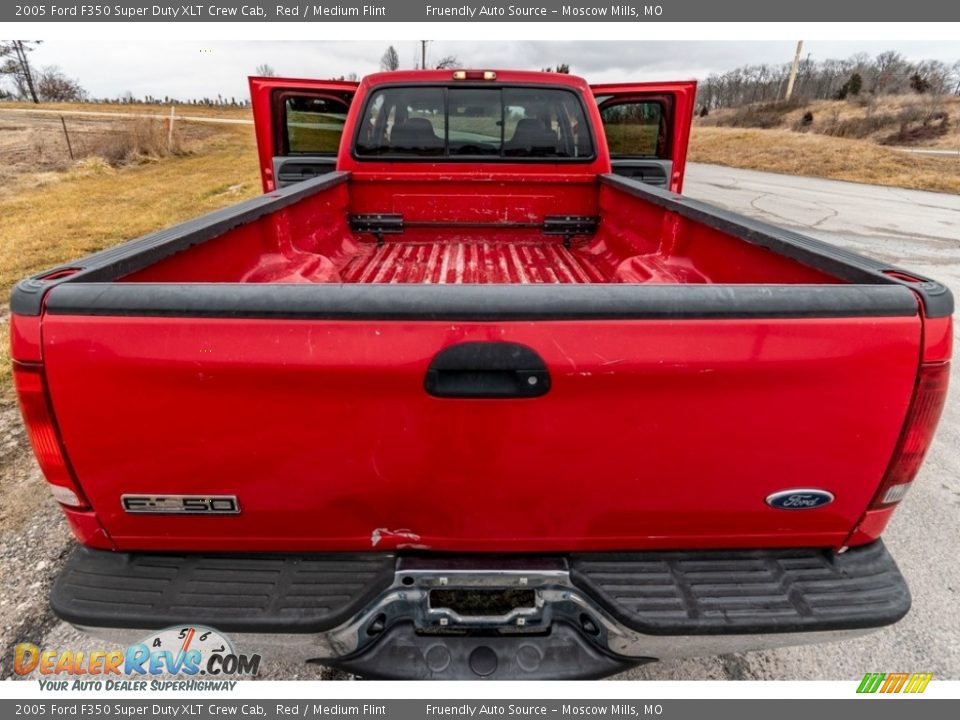 2005 Ford F350 Super Duty XLT Crew Cab Red / Medium Flint Photo #25