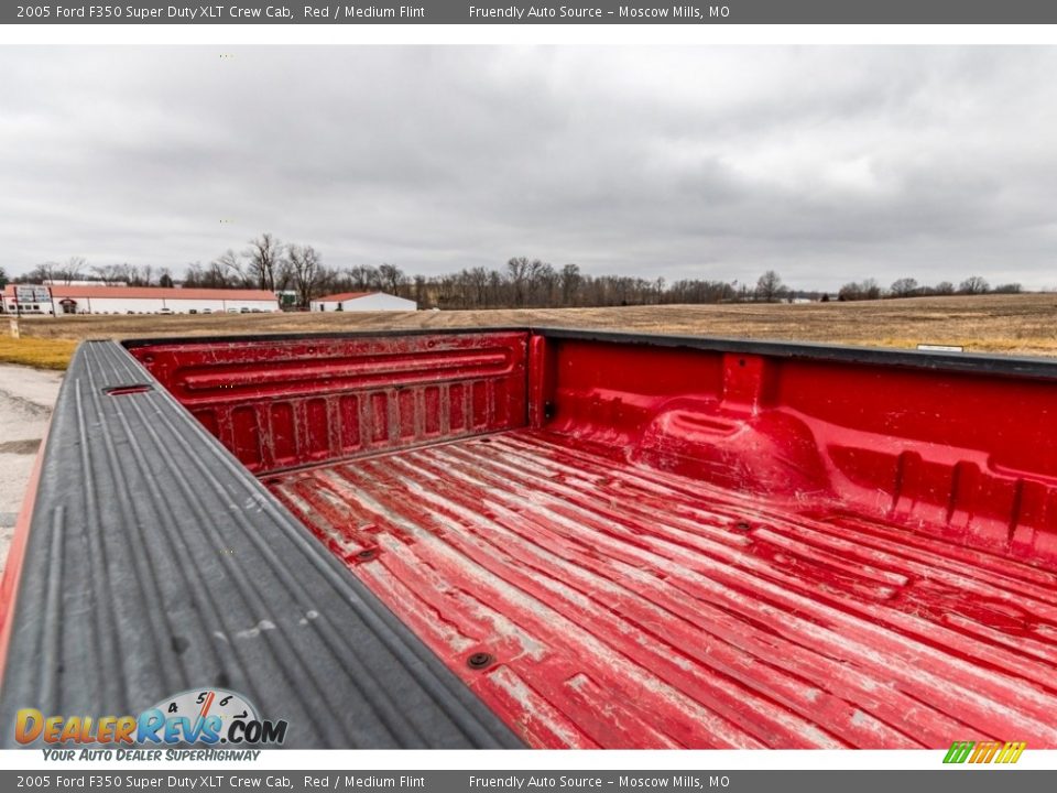 2005 Ford F350 Super Duty XLT Crew Cab Red / Medium Flint Photo #26