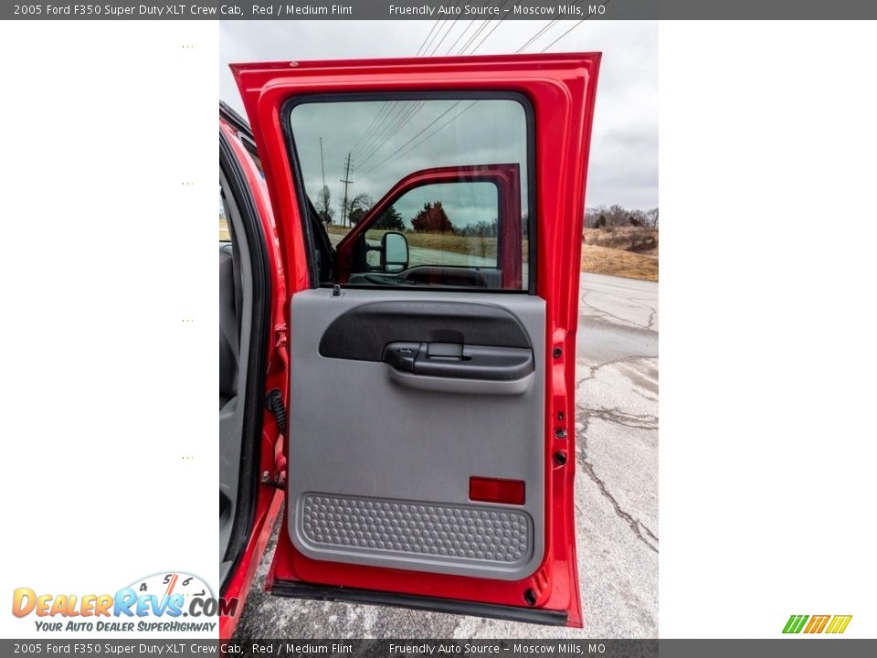 Door Panel of 2005 Ford F350 Super Duty XLT Crew Cab Photo #28