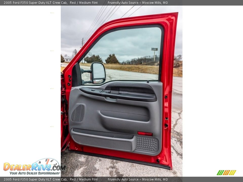 Door Panel of 2005 Ford F350 Super Duty XLT Crew Cab Photo #29