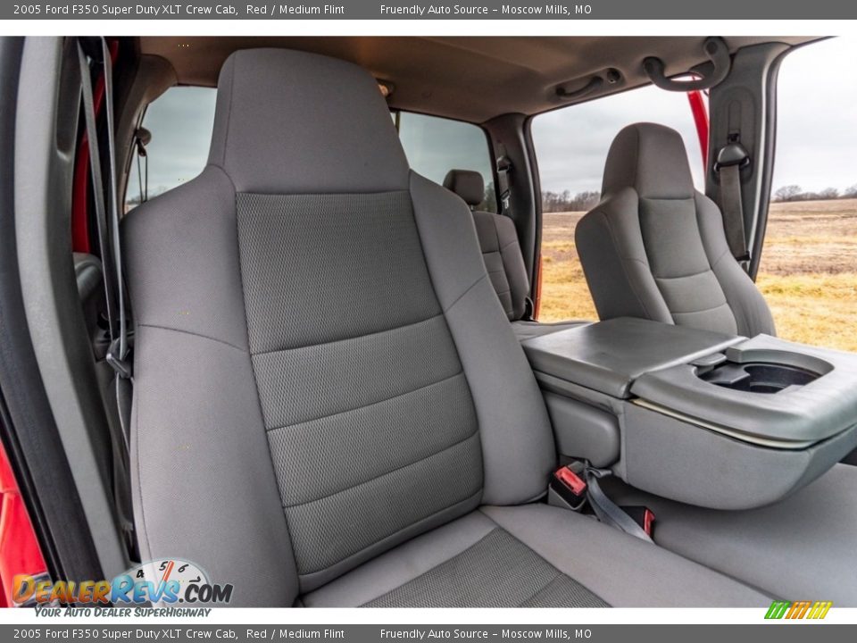 Front Seat of 2005 Ford F350 Super Duty XLT Crew Cab Photo #32