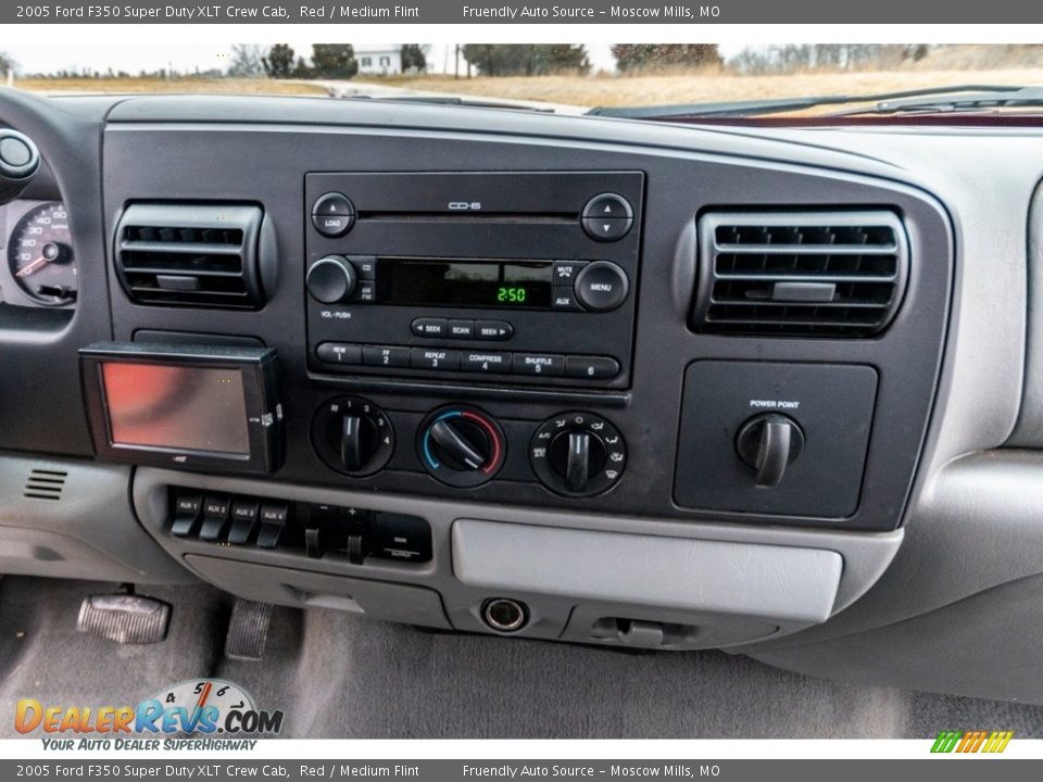 Controls of 2005 Ford F350 Super Duty XLT Crew Cab Photo #34