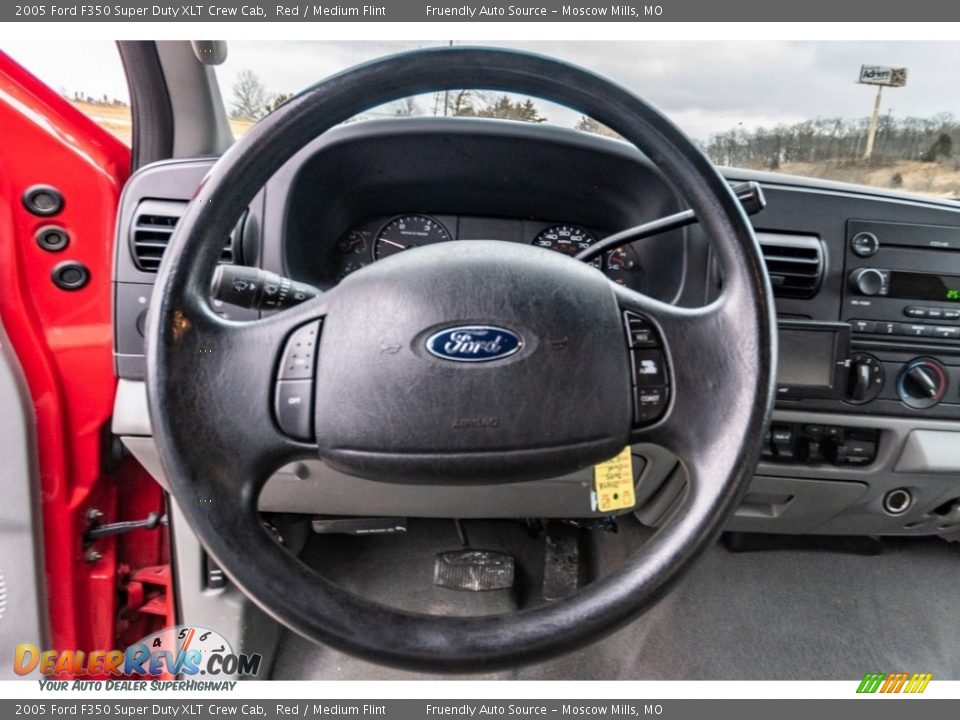 2005 Ford F350 Super Duty XLT Crew Cab Steering Wheel Photo #35