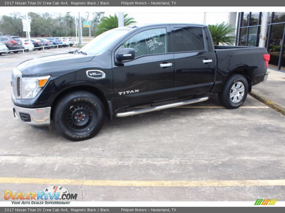 2017 Nissan Titan SV Crew Cab 4x4 Magnetic Black / Black Photo #5