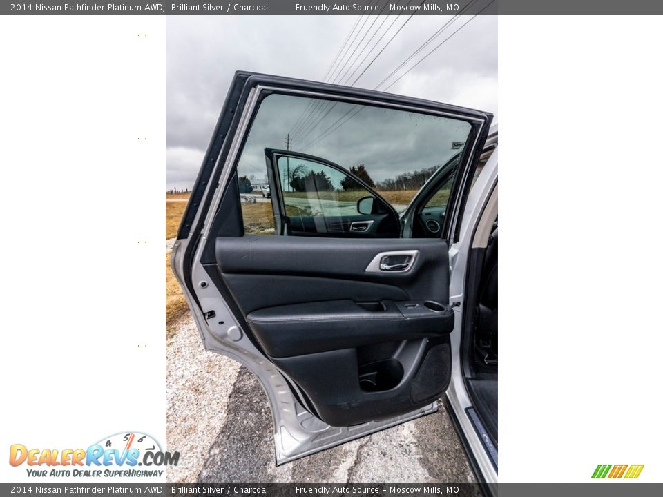 2014 Nissan Pathfinder Platinum AWD Brilliant Silver / Charcoal Photo #22