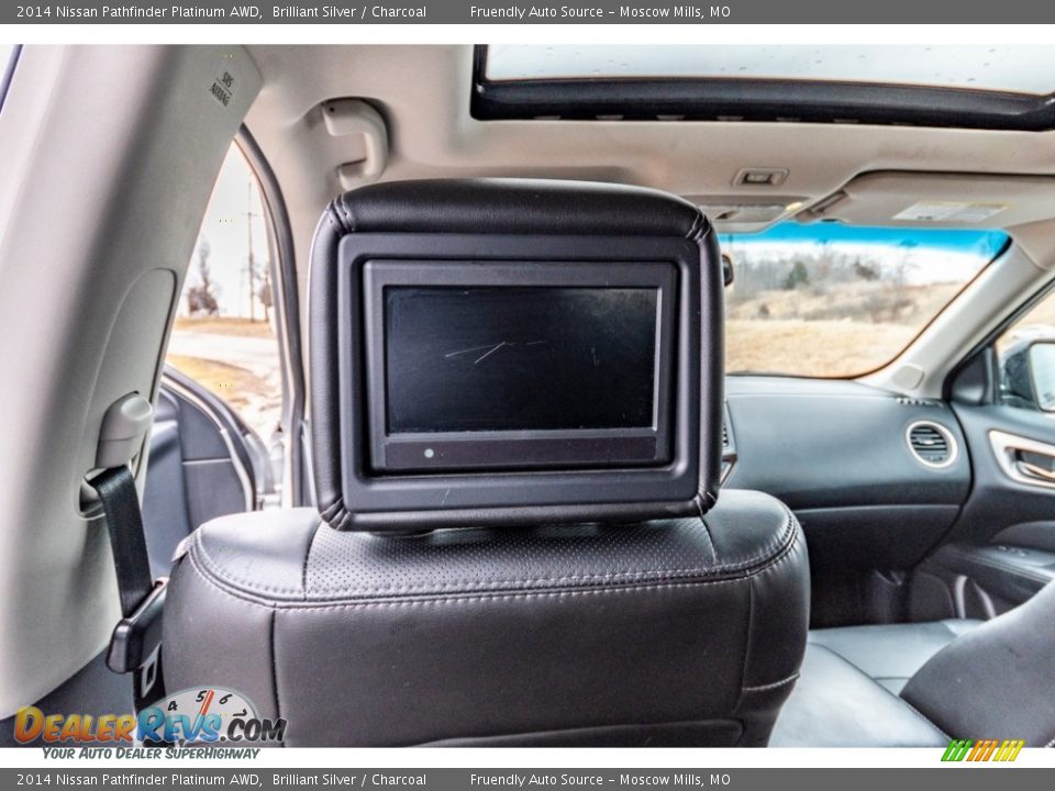 2014 Nissan Pathfinder Platinum AWD Brilliant Silver / Charcoal Photo #34
