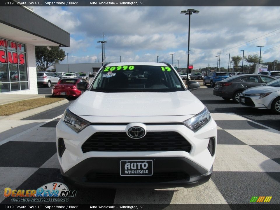 2019 Toyota RAV4 LE Super White / Black Photo #2