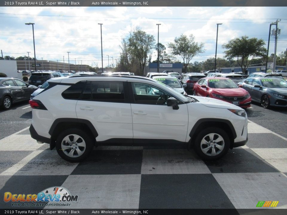 2019 Toyota RAV4 LE Super White / Black Photo #3