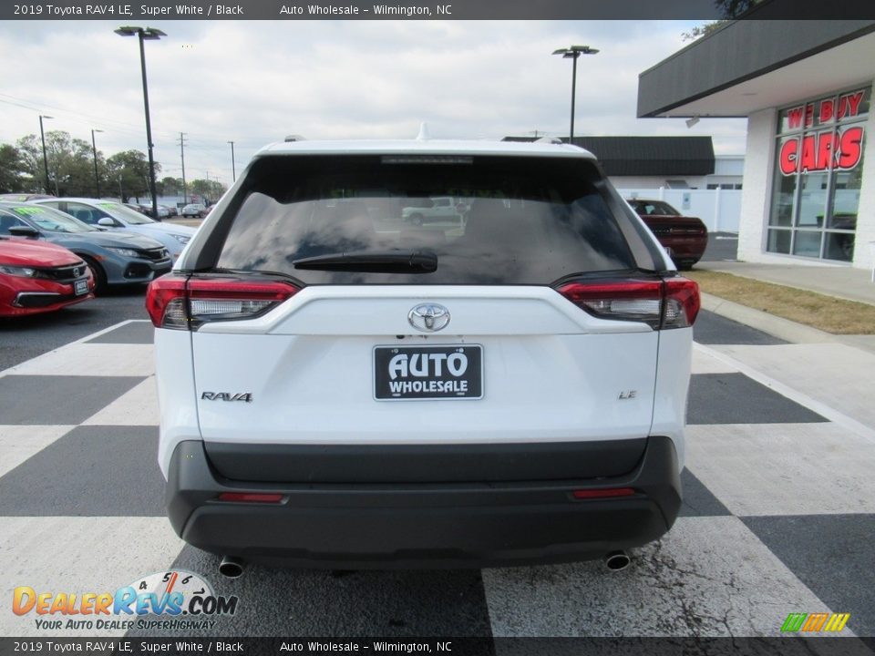 2019 Toyota RAV4 LE Super White / Black Photo #4