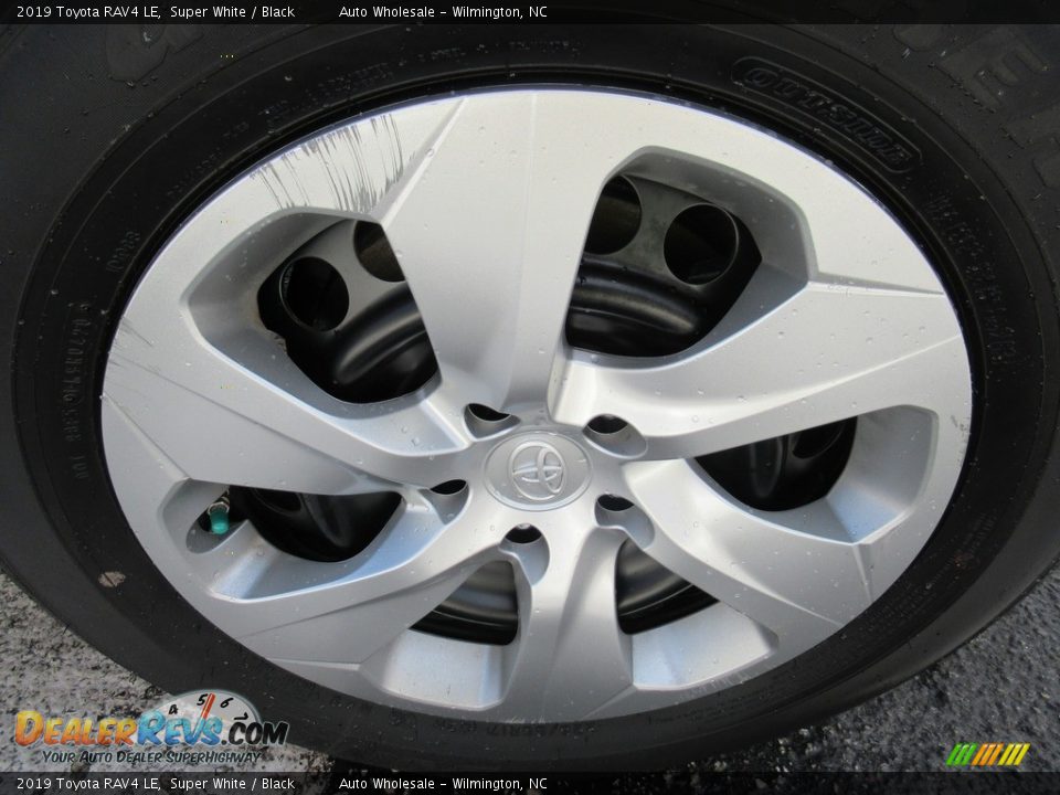 2019 Toyota RAV4 LE Super White / Black Photo #7