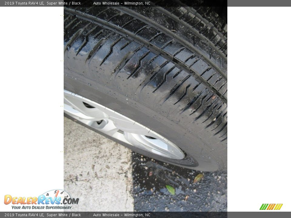 2019 Toyota RAV4 LE Super White / Black Photo #8