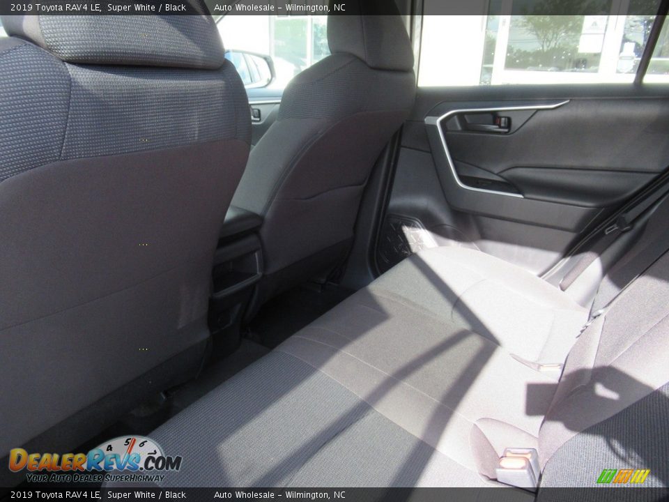 2019 Toyota RAV4 LE Super White / Black Photo #12