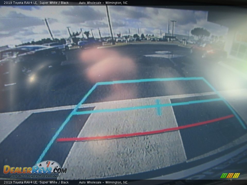 2019 Toyota RAV4 LE Super White / Black Photo #19