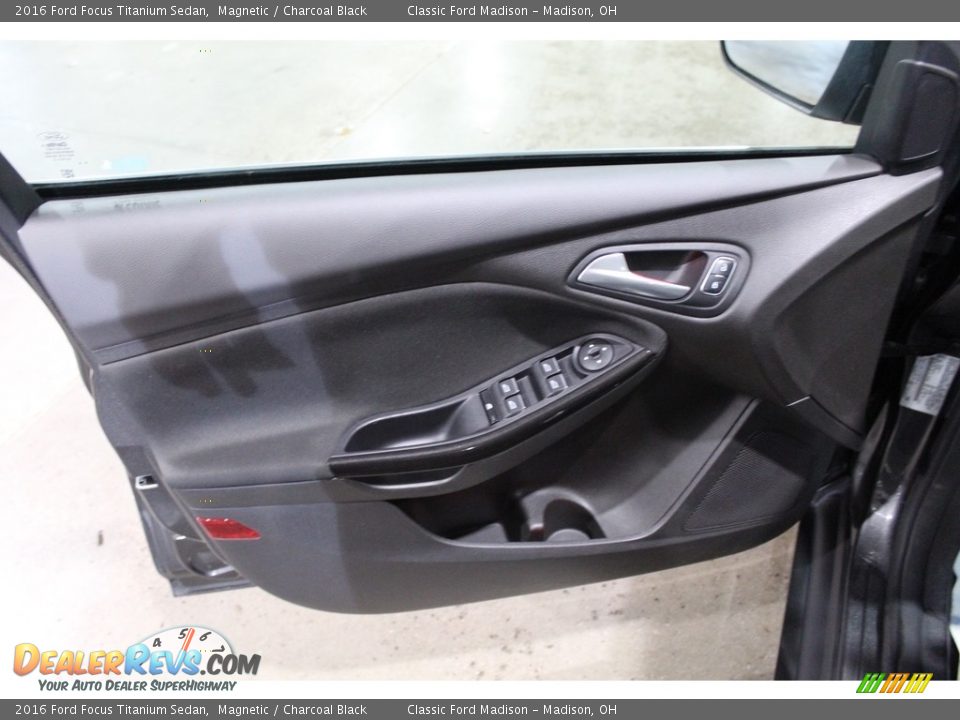 2016 Ford Focus Titanium Sedan Magnetic / Charcoal Black Photo #11