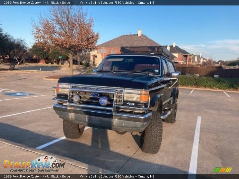 1989 Ford Bronco Custom 4x4 Black / Beige Photo #2