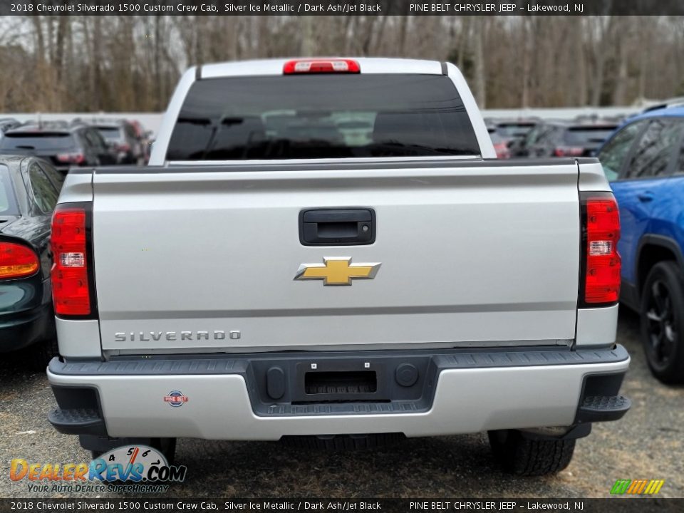 2018 Chevrolet Silverado 1500 Custom Crew Cab Silver Ice Metallic / Dark Ash/Jet Black Photo #3