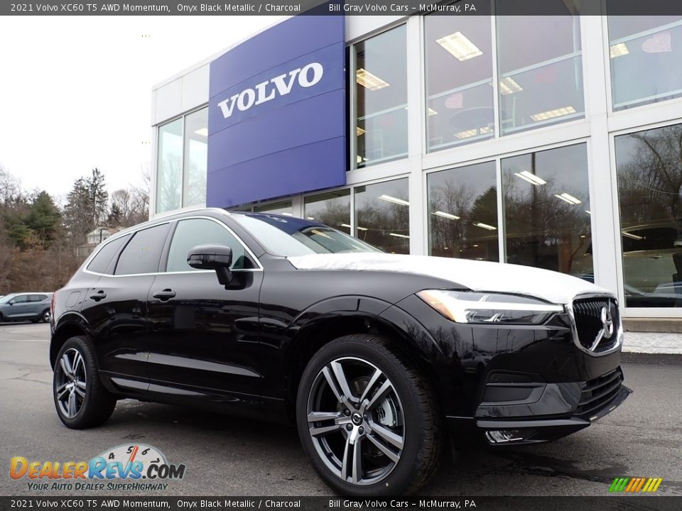 Front 3/4 View of 2021 Volvo XC60 T5 AWD Momentum Photo #1