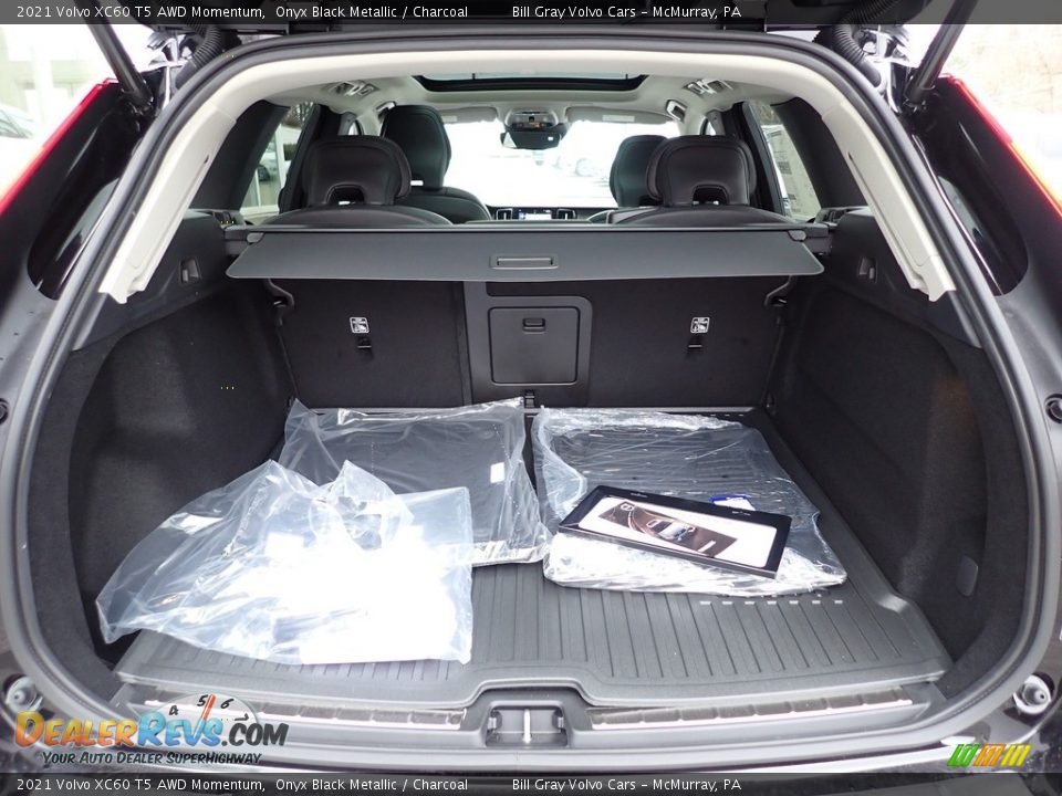 2021 Volvo XC60 T5 AWD Momentum Onyx Black Metallic / Charcoal Photo #3