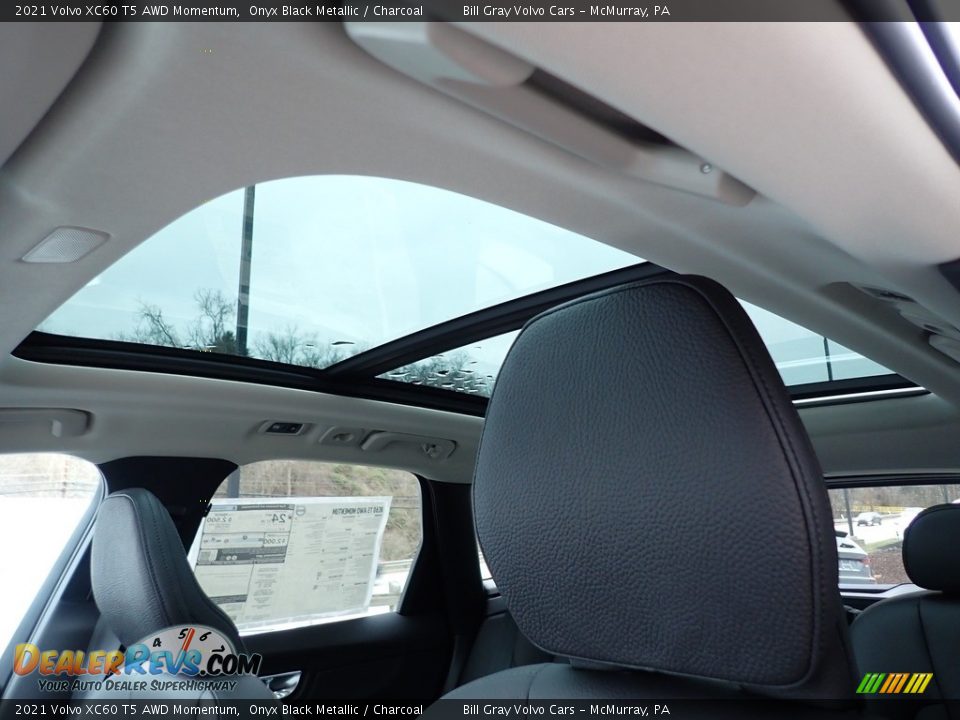 2021 Volvo XC60 T5 AWD Momentum Onyx Black Metallic / Charcoal Photo #12