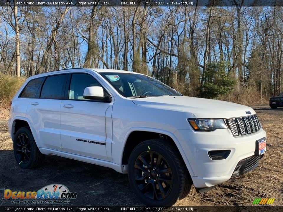 2021 Jeep Grand Cherokee Laredo 4x4 Bright White / Black Photo #1