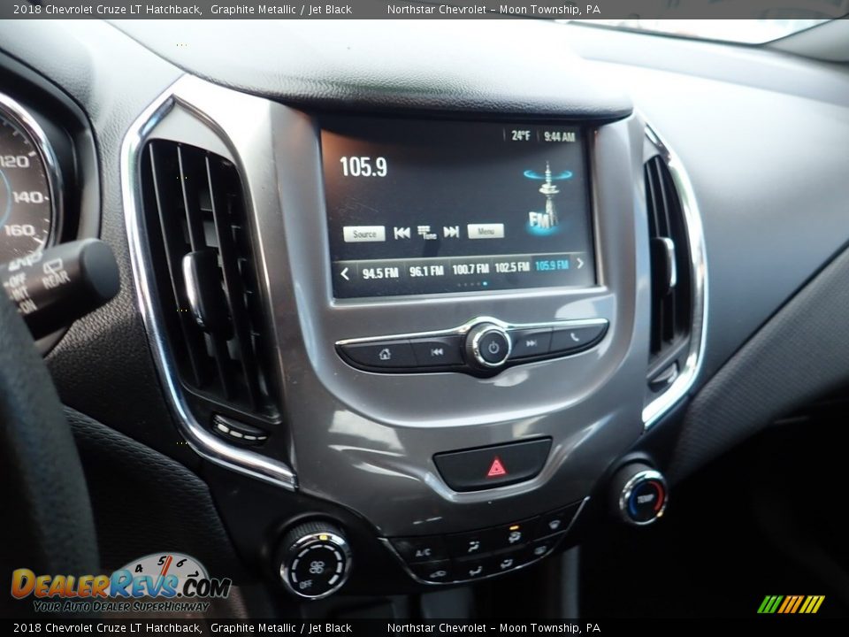 Controls of 2018 Chevrolet Cruze LT Hatchback Photo #27
