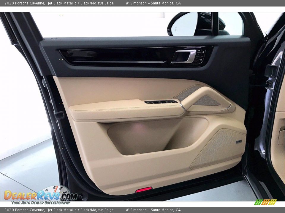 Door Panel of 2020 Porsche Cayenne  Photo #25