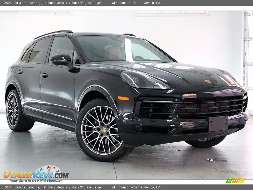 Front 3/4 View of 2020 Porsche Cayenne  Photo #33