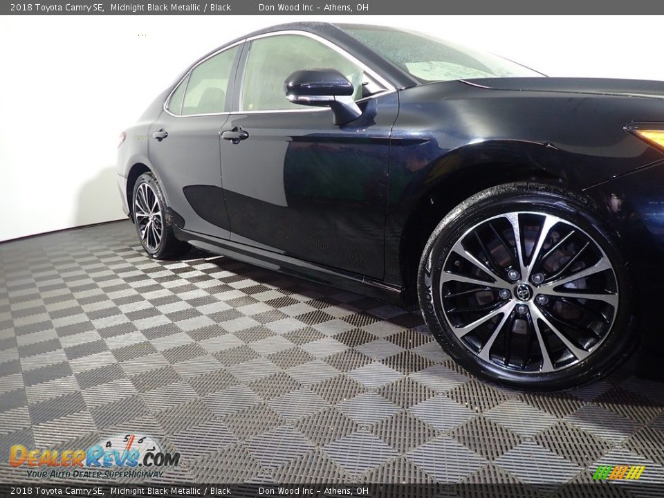 2018 Toyota Camry SE Midnight Black Metallic / Black Photo #4