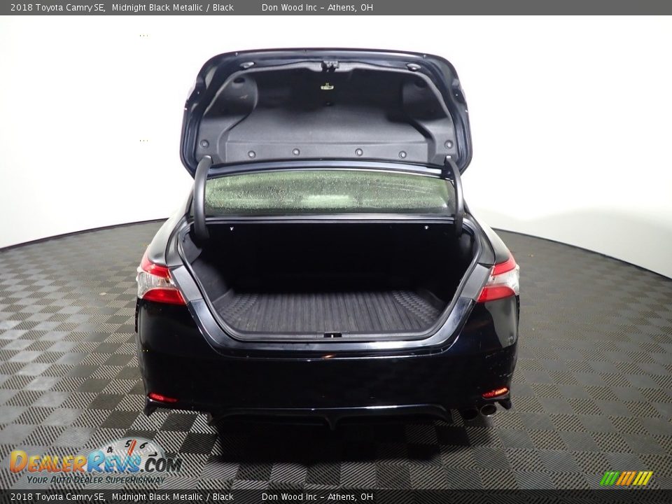 2018 Toyota Camry SE Midnight Black Metallic / Black Photo #14