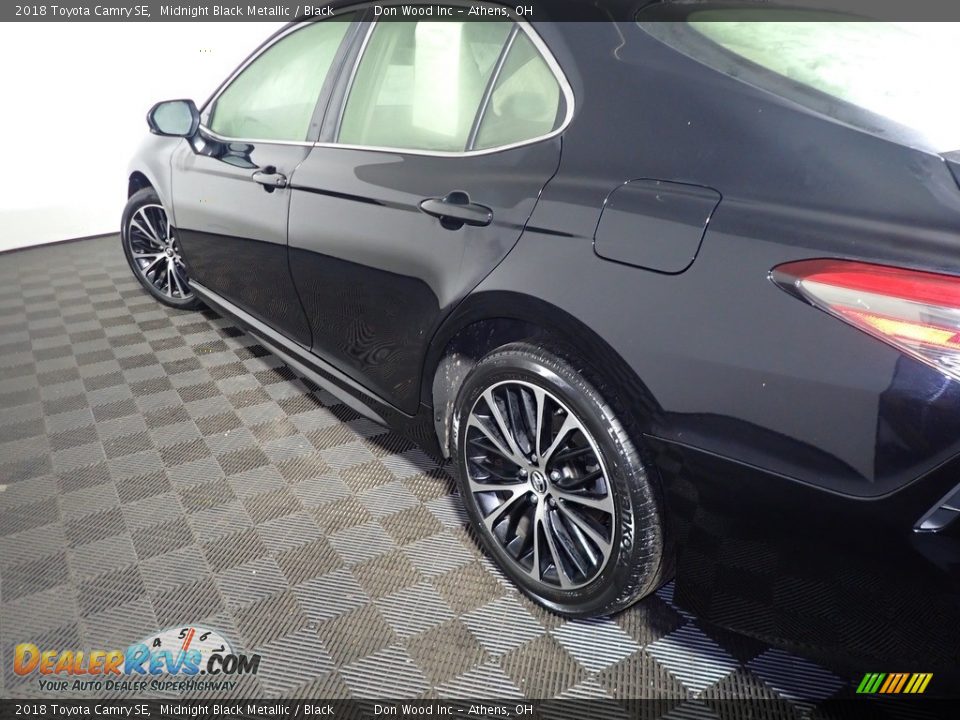 2018 Toyota Camry SE Midnight Black Metallic / Black Photo #18