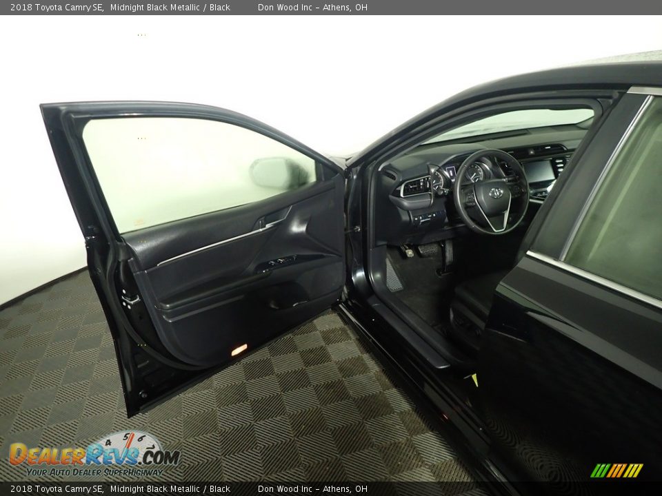2018 Toyota Camry SE Midnight Black Metallic / Black Photo #20