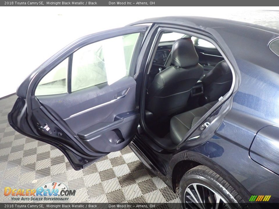2018 Toyota Camry SE Midnight Black Metallic / Black Photo #33