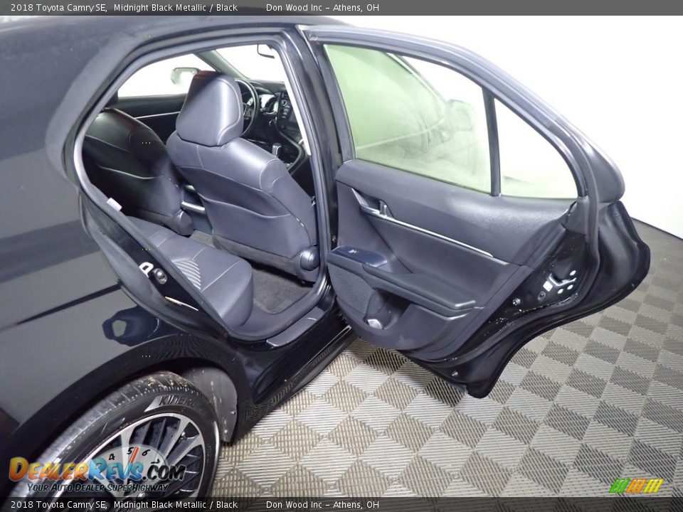 2018 Toyota Camry SE Midnight Black Metallic / Black Photo #35