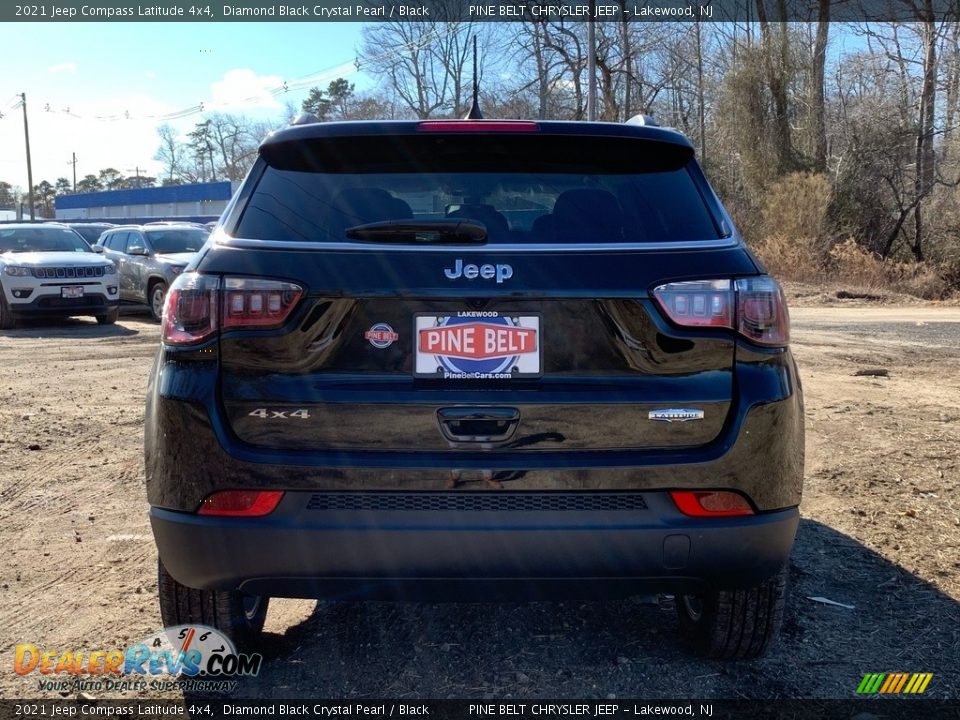 2021 Jeep Compass Latitude 4x4 Diamond Black Crystal Pearl / Black Photo #7