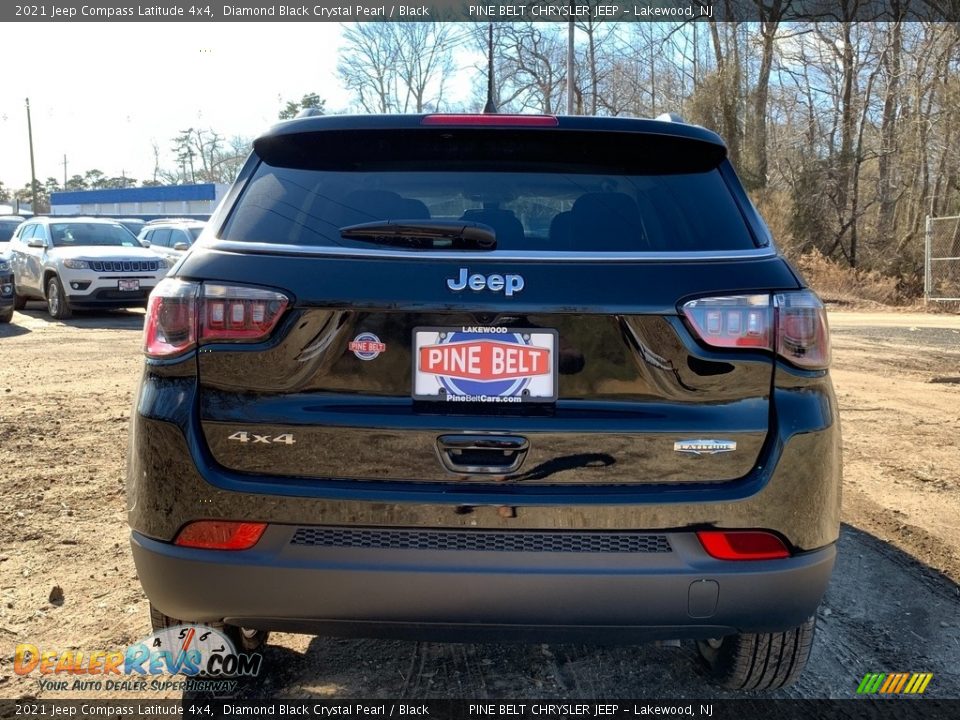 2021 Jeep Compass Latitude 4x4 Diamond Black Crystal Pearl / Black Photo #7