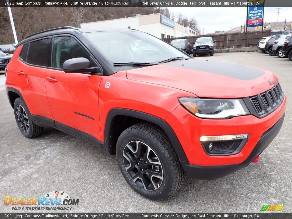 Front 3/4 View of 2021 Jeep Compass Trailhawk 4x4 Photo #8